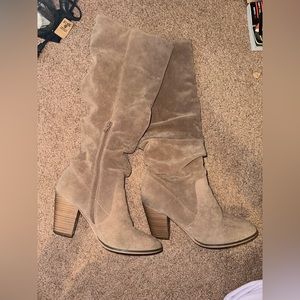 High heels tan boots